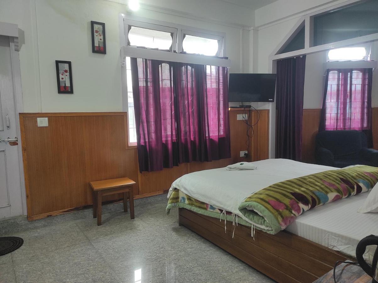 Hotel Tawang Regency Extérieur photo