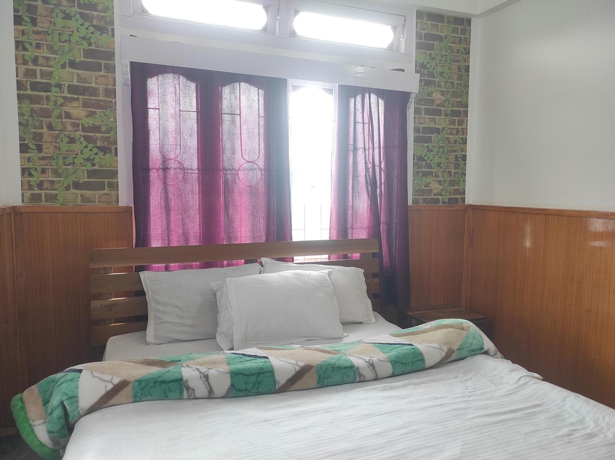 Hotel Tawang Regency Extérieur photo