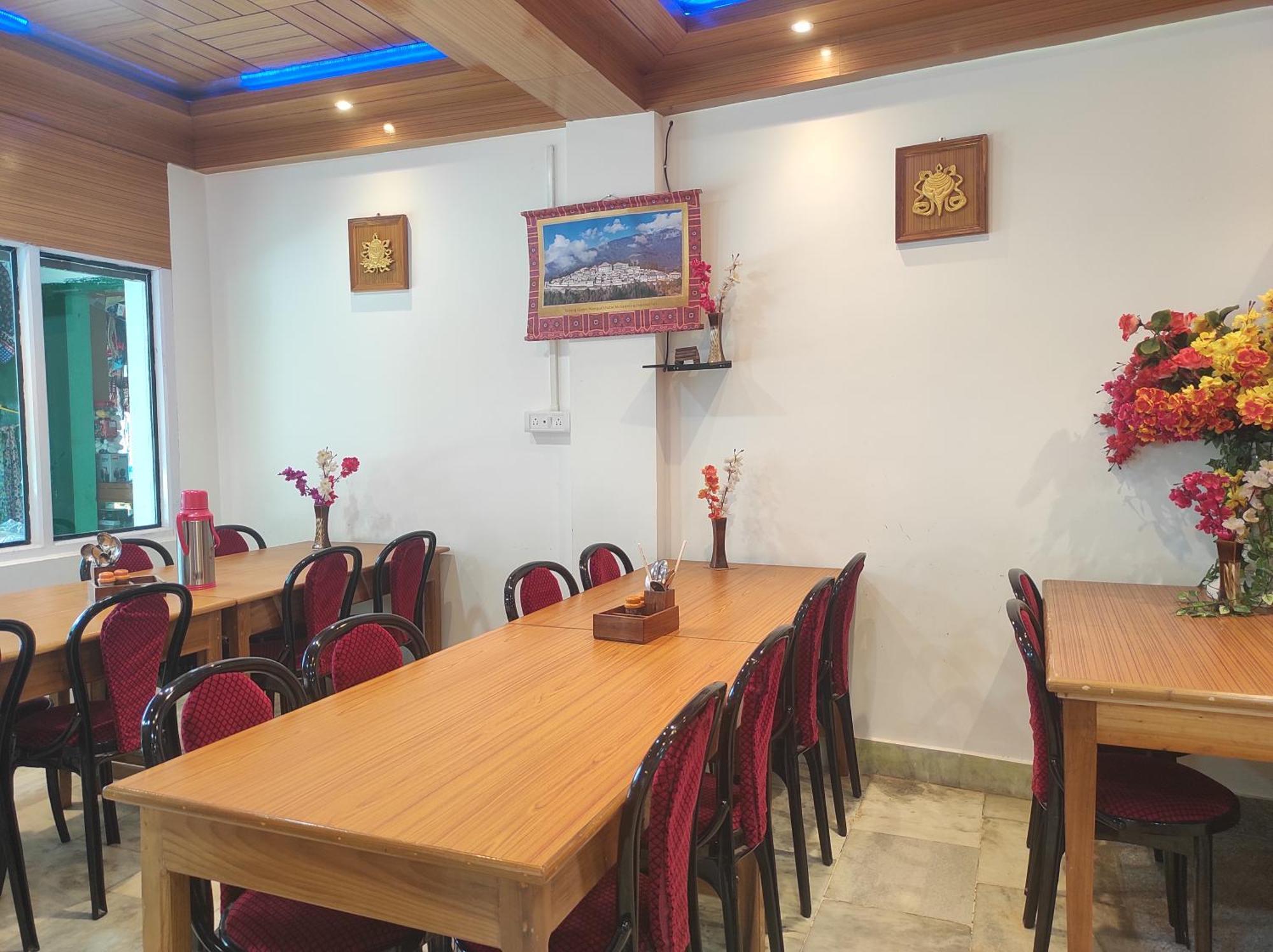 Hotel Tawang Regency Extérieur photo