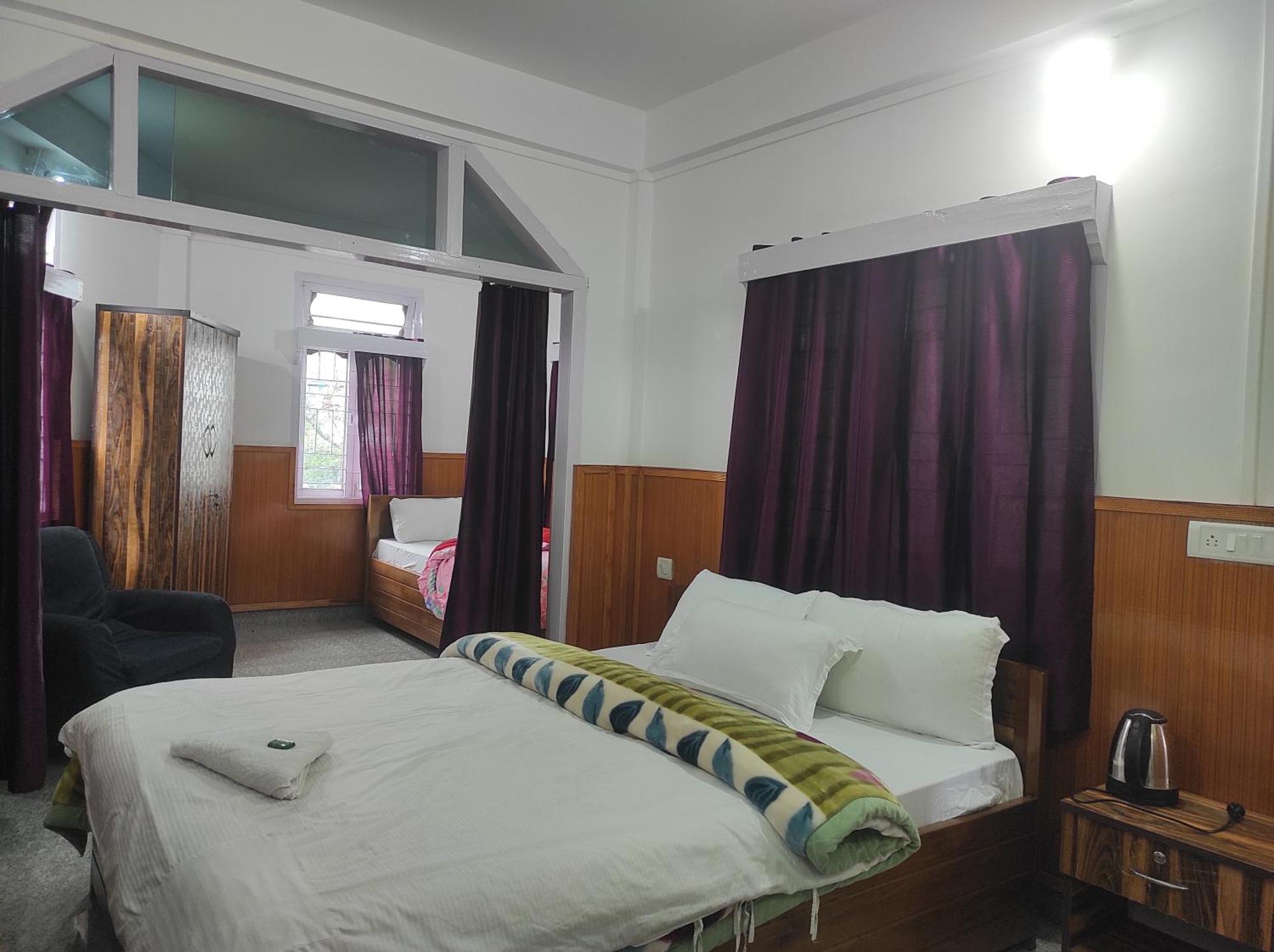 Hotel Tawang Regency Extérieur photo