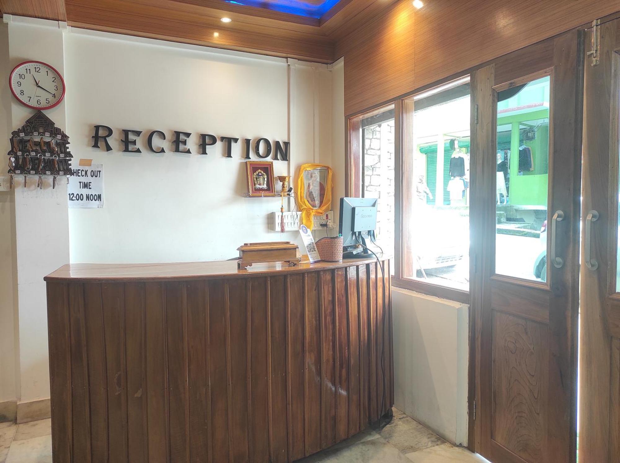 Hotel Tawang Regency Extérieur photo